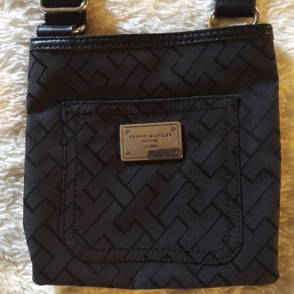 Tommy Hilfiger crossbody - Picture 1 of 8